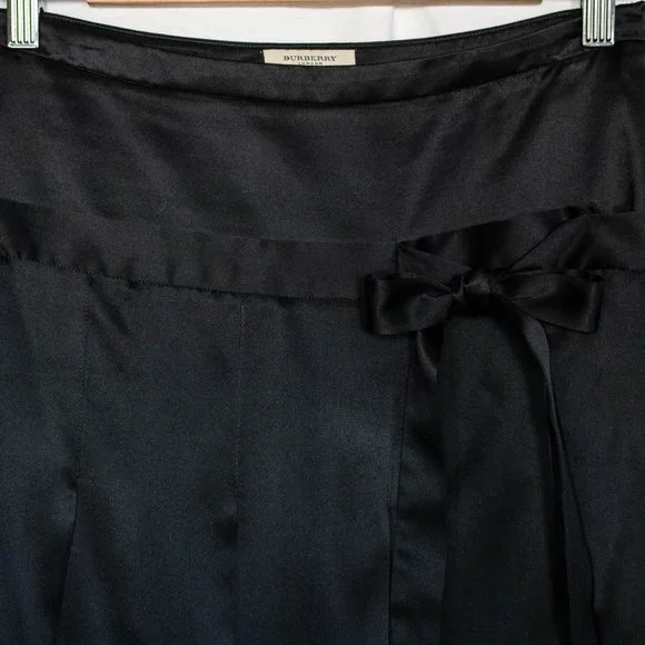 Burberry London Pleated Silk Black Skirt w Bow Accent Italy Timeless Classy Chic